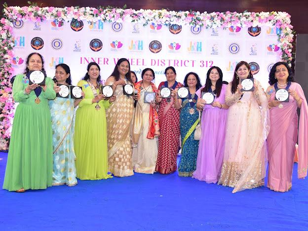 इनरव्हील क्लब लखनऊ बारादरी द्वारा जिला 312 पुरस्कार समारोह गर्विता का आयोजन किया गया