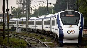 लखनऊ से गोरखपुर आ रही 22550 नंबर की वंदे भारत ट्रेन पर अराजकतत्वों ने बरसाया पत्थर