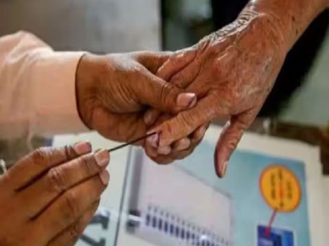 महाराष्ट्र में MNS ने एनडीए से मिलाया हाथ, राज ठाकरे का चुनाव नहींलड़ने का ऐलान 