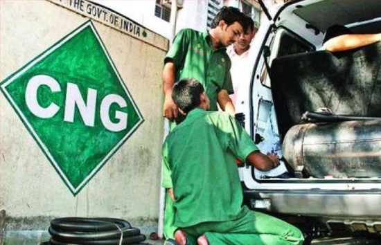 CNG के फिर बढ़े दाम, 48 घंटे में 5 रुपये हुई महंगी, आज पेट्रोल-डीजल की कीमत स्थिर 