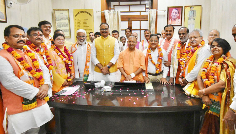 मुख्यमंत्री योगी की मौजदूगी में लक्ष्मीकांत वाजपेयी समेत कई राज्यसभा उम्मीदवारों ने किया नामांकन