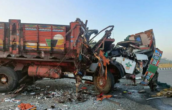 महाराष्ट्र : नासिक-शिरडी राजमार्ग पर बस-ट्रक में भिड़ंत, 10 की मौत, 34 घायल