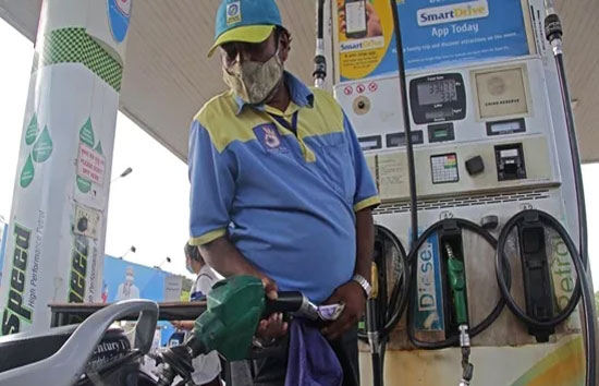 Petrol Diesel Prices Today : छत्तीसगढ़ और झारखंड में महंगा हुआ पेट्रोल-डीजल, देखें अपने यहां का हाल 