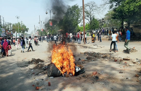 बिहार : सासाराम में नहीं थम रही हिंसा, देर रात गोलीबारी में एक शख्स की मौत, इंटरनेट सेवा बंद, कर्फ्यू लागू