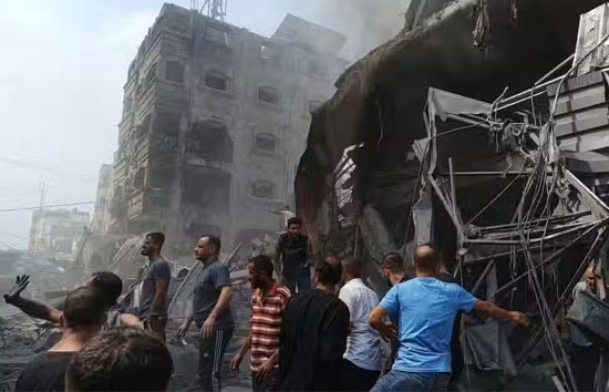 हमास का दावा, गाजा से पलायन कर रहे लोगों पर इजरायल का हवाई हमला, 70 की मौत