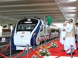 पूर्वोत्तर रेलवे की पहली वंदे भारत एक्सप्रेस ट्रेन को प्रधानमंत्री नरेंद्र मोदी हरी झंडी दिखाएंगे।