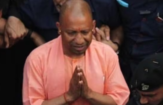 राम मंदिर में दर्शन को उमड़ी भीड़, अचानक अयोध्या पहुंचे मुख्यमंत्री योगी आदित्यनाथ