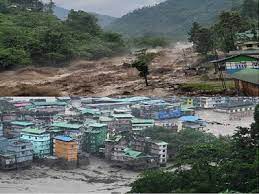 सिक्किम के सिंगतम में बादल फटने से भारी तबाही 14 लोगों के मर जानें की खबर 