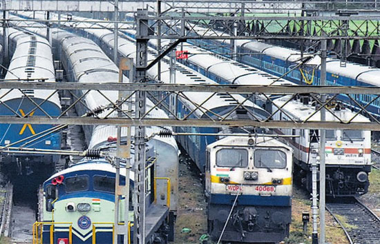 Indian Railways : इस महीने तकनीकी एवं विकास कार्य के चलते बड़े स्तर पर प्रभावित रहेंगी ट्रेनें, देखें ट्रेनों की पूरी लिस्ट 