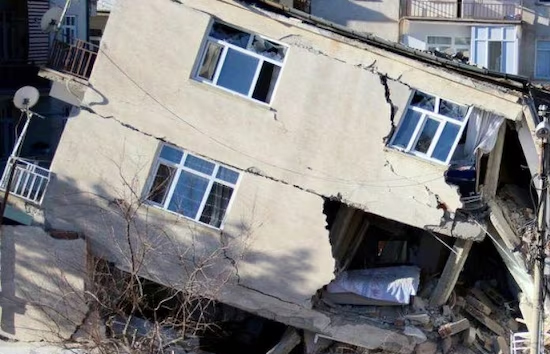 तुर्की और सीरिया में भूकंप से 9500 ज्यादा की मौत, सैकड़ों लोग अभी भी मलबे में दबे 
