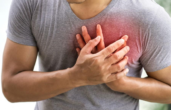 हृदयाघात और एक्यूट कोरोनरी सिंड्रोम (एसीएस) के इन लक्षणों से रहें सावधान