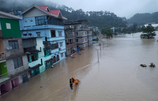 सिक्किम : ल्होनक झील के ऊपर बादल फटने से बाढ़ से भीषण तबाही, 23 जवान लापता, तलाश जारी 