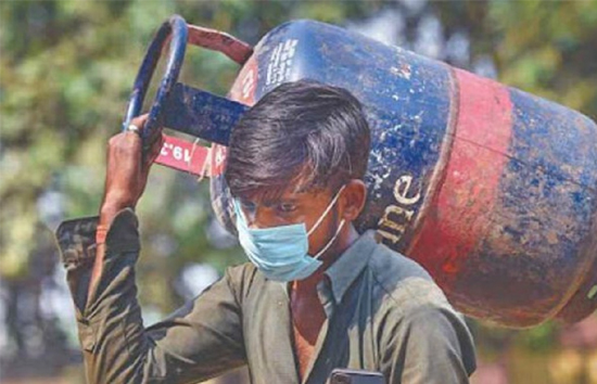 राहत : महीने के पहले दिन LPG सिलेंडर 100 रुपये हुआ सस्ता, जानें नई कीमतों का रेट