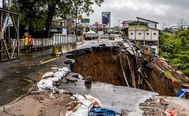 इंडोनेशिया : मूसलाधार बारिश से भूस्खलन, 11 की मौत, कई लापता 