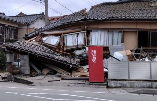 नए साल पर जापान में लगे भूकंप के तेज झटके,  रिक्टर पर 7.4 रही तीव्रता, सुनामी की चेतावनी 