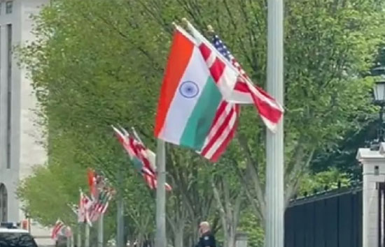 प्रधानमंत्री नरेंद्र मोदी की चार दिवसीय अमेरिका यात्रा से पूर्व व्हाइट हाउस में लहराया भारत का तिरंगा 