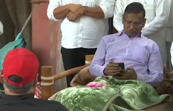 कांग्रेस नेता का आरोप, बिना किसी नोटिस के खाली कराया बंगला...सामान बाहर फेंका