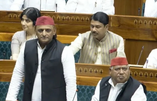 महिला आरक्षण बिल पर अखिलेश यादव ने सरकार पर हमला बोला...भाजपा नारी को 'नारा' बनाना चाहती है