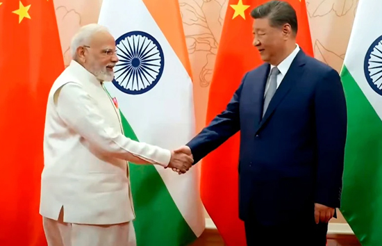 पीएम मोदी-जिनपिंग से मुस्कुराकर मिलाया हाथ, कांग्रेस कसा तंज, कहा- कड़े कदम उठाए