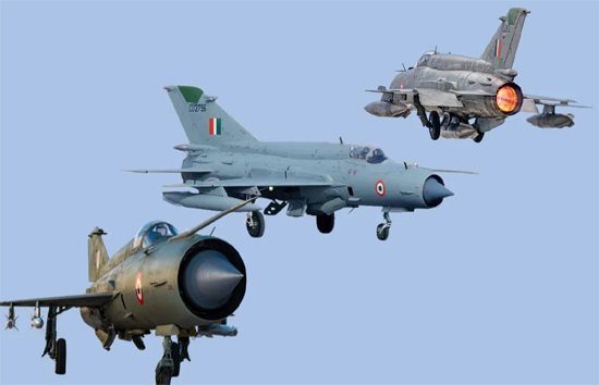 भारतीय सेना के 'त्रिशूल' से पाकिस्तान में खौफ, सैन्य अभ्यास से पहले बंद किए कई हवाई मार्ग