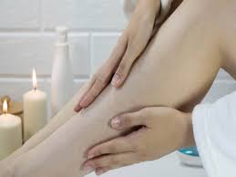 बॉडी से अनचाहे बाल हटाने के लिए करें ये उपाय 