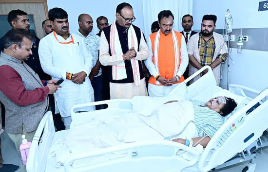 BJP MLA अनुपमा जायसवाल से मिलने अस्पताल पहुंचे केशव मौर्य और बृजेश पाठक, जाना हालचाल  