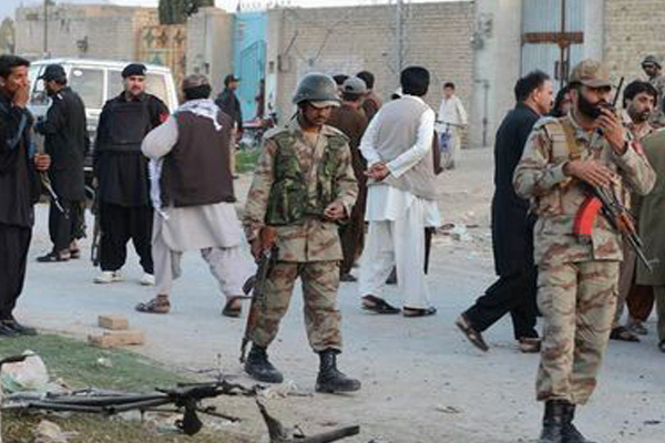 पाकिस्तान में बम विस्फोट, तीन सैन्य अधिकारियों सहित चार की मौत