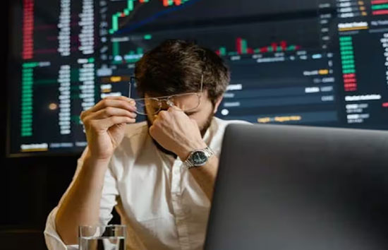 अमेरिका की टैरिफ धमकी बाजार में हाहाकार, 5 दिन में सेंसेक्स में 2200 अंकों की गिरावट, 13 लाख करोड़ स्वाहा!