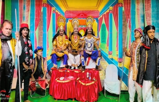 रामलीला में कलाकारों ने किया राम और खर दूषण युद्ध का मंचन
