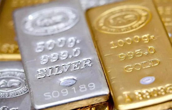 Gold-Silver Price Friday : सोने की कीमतें हुई कम, चांदी के बढ़े दाम, चेक करें आज का नया रेट  