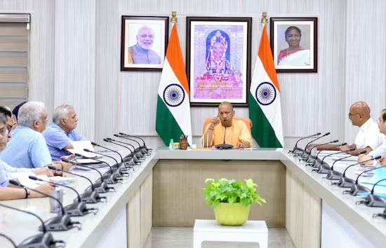 योगी कैबिनेट : शिक्षकों-रसोइयों को कैशलेस मेडिकल की सुविधा, पांच लाख तक का इलाज मुफ्त, 30 प्रस्तावों पर लगाई मुहर