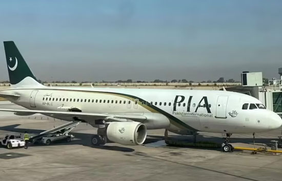 पाकिस्तान : सैलरी नहीं मिली तो इंजीनियरों ने किया विमानों का चक्का जाम, इन एयरलाइन पर पड़ा ताला