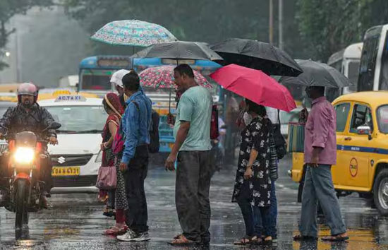 उत्तर भारत में बदला मौसम का मिजाज: दिल्ली-UP समेत 23 राज्यों में बारिश का अलर्ट, गुलाबी ठंड ने दी दस्तक