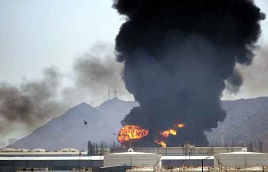 ईरान ने कतर-सऊदी के बाद कुवैत की तेल रिफायनरी फूंकी, मिडिल ईस्ट में अभी और बढ़ेगा तनाव 