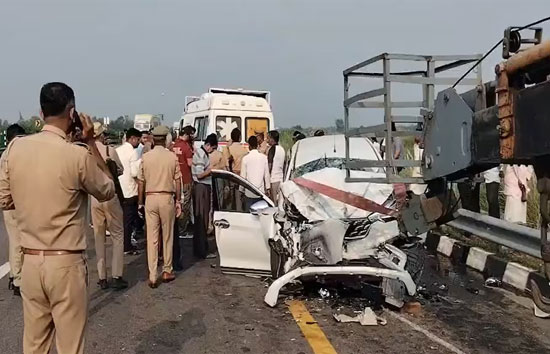 सुल्तानपुर में कोहराम! पूर्वांचल एक्सप्रेसवे पर अर्टिगा के उड़े परखच्चे, लखनऊ से लौट रहे 3 खिलाड़ियों की जान गई