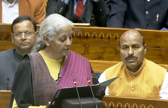 सोने की कीमतें गिरते ही RBI ने गोल्ड लोन देने वाली कंपनियों की बढ़ाई टेंशन