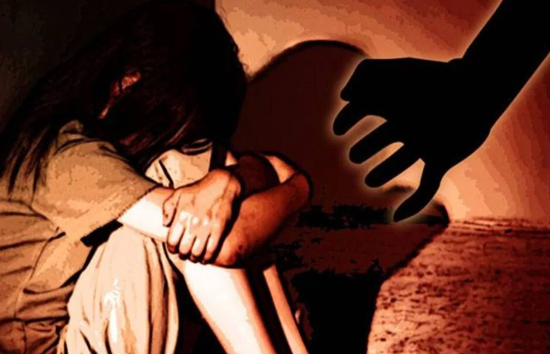 लड़की अज्ञात शख्स ने लड़की से किया रेप लेकिन प्राइवेट पार्ट्स में ब्लेड और पत्थर किसने डाला ? पुलिस भी हैरान 