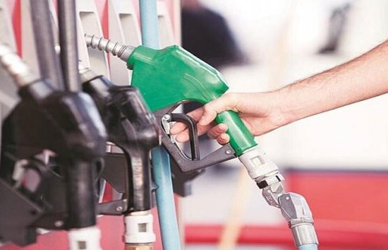 Petrol Diesel Price Today : कच्चा तेल फिर हुआ सस्ता, कई राज्यों में गिरे पेट्रोल-डीजल के दाम 