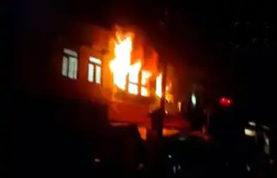 यूपी : फिरोजाबाद में मकान में लगी भीषण आग, झुलसकर एक ही परिवार के 6 लोगों की मौत