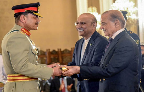 एक संशोधन और बढ़ जाएगी आसिम मुनीर बादशाहत, शहबाज-जरदारी की भी नहीं कोई औकात !