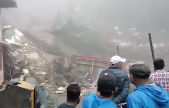 हिमाचल प्रदेश : शिमला में भूस्खलन की चपेट में आया शिव मंदिर, 15 श्रद्धालुओं की मौत, रेस्क्यू जारी 