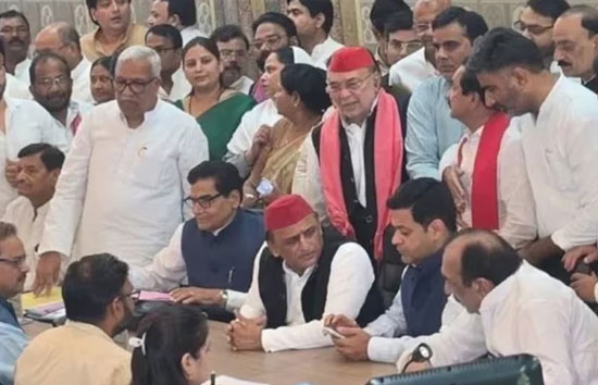 'ये रिश्ता क्या कहलाता है?': AIMIM ने अखिलेश यादव को घेरा, कहा- PDA के नाम पर धोखा दे रही सपा