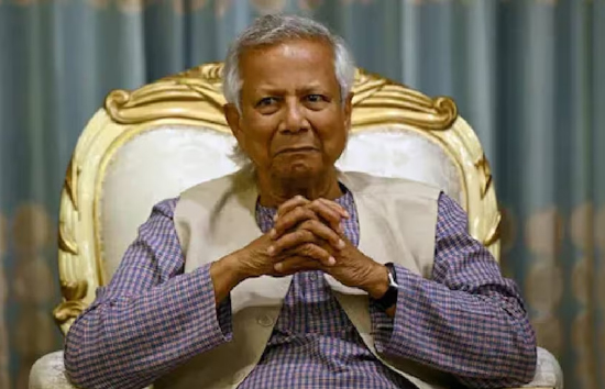 बांग्लादेश में बढ़ी हलचल, कब तक बचेगी यूनुस कुर्सी! एक इस्तीफे से बदले हालात  