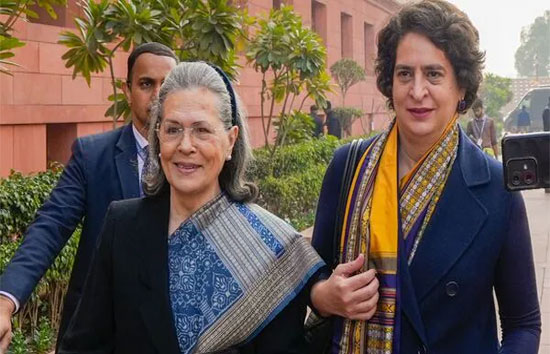 राष्ट्रपति को Poor Lady बोलने पर घिरीं सोनिया गांधी...प्रियंका ने किया बचाव, राष्ट्रपति भवन की ओर से आई प्रतिक्रिया 