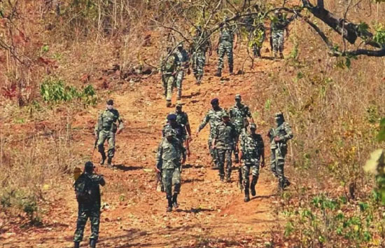 छत्तीसगढ़ में सुरक्षाबलों की बड़ी कार्रवाई, दंतेवाड़ा बॉर्डर पर मुठभेड़ में 16 नक्सली ढेर, सर्च ऑपरेशन जारी 