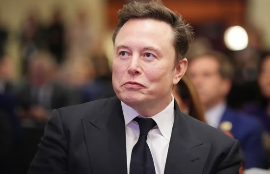 एलॉन मस्क का कमाल, SpaceX शेयर लिस्ट होते ही 4400 कर्मचारी 