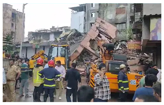 मुंबई में गिरी तीन मंजिला इमारत, कई लोगों के दबे होने के आशंका, बचाव कार्य में जुटी पुलिस और NDRF 