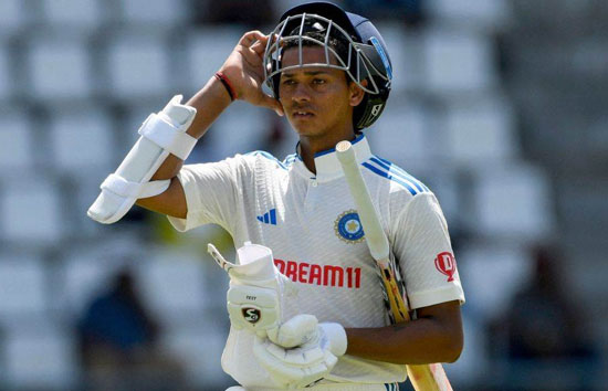 यशस्वी जायसवाल ने टेस्ट क्रिकेट में बनाए सबसे तेज 1000 रन,  पुजारा-गावस्कर को छोड़ा पीछे 