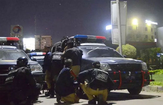 कराची पुलिस मुख्यालय पर आतंकी हमला 3 आतंकियों समेत 6 की मौत