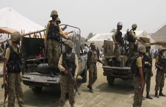 पाकिस्तान में बड़ा हमला, 12 सैनिक समेत 15 की मौत